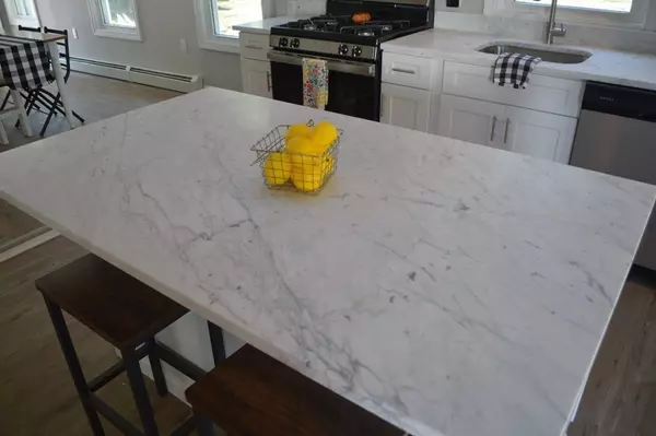 Upton, MA 01568,35B Pleasant