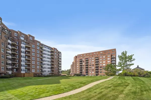 Winthrop, MA 02152,3 Seal Harbor Road #PH 33