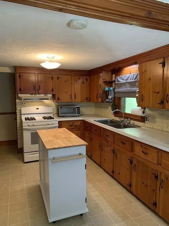 Acushnet, MA 02743,61 Lussier St