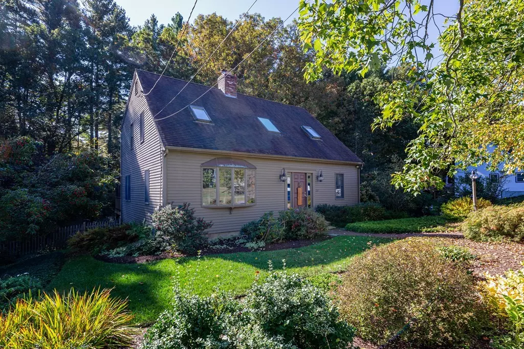 Upton, MA 01568,137 Glen Ave