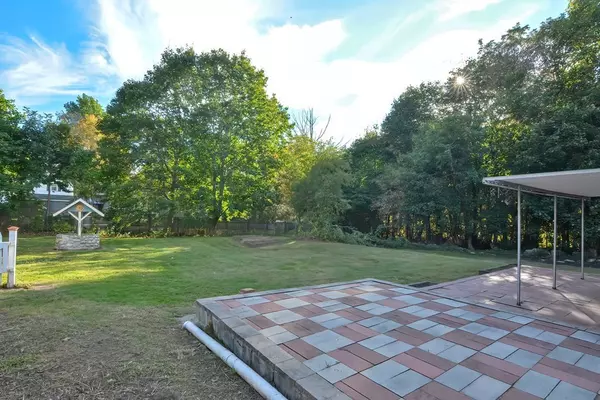 Leicester, MA 01524,11 Spring St