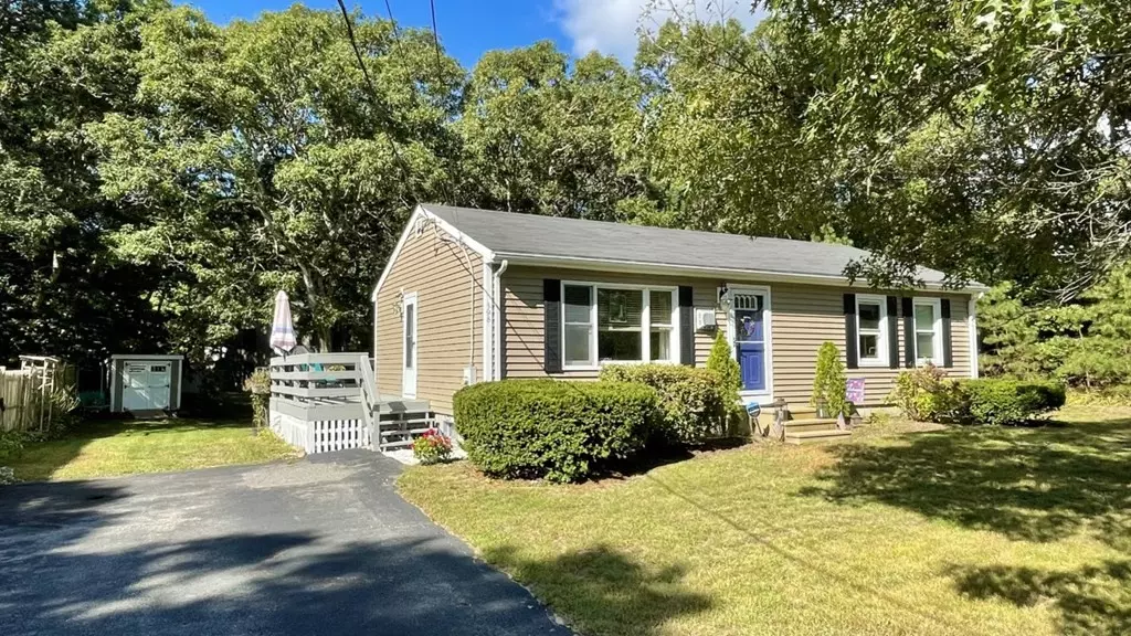 398 Cotuit Rd, Mashpee, MA 02649