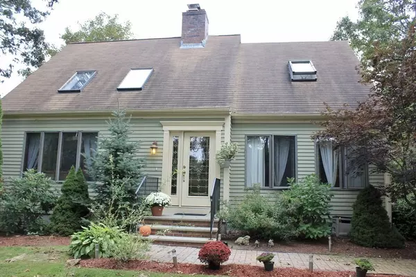 65 Monument Neck Rd, Bourne, MA 02532