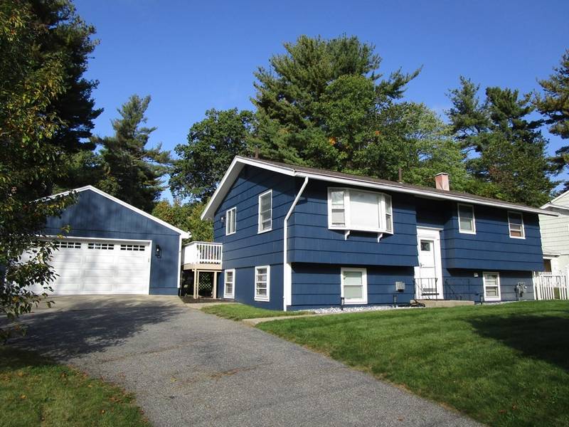 16 Langholm Dr, Nashua, NH 03062