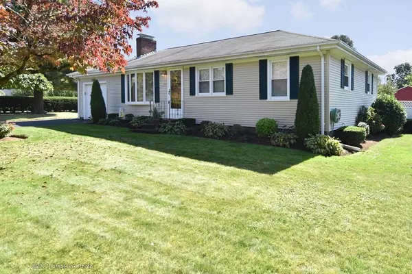 41 Eleanor Dr, Seekonk, MA 02771
