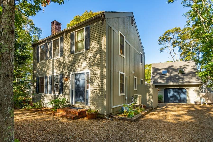 33 School House Village, Oak Bluffs, MA 02557