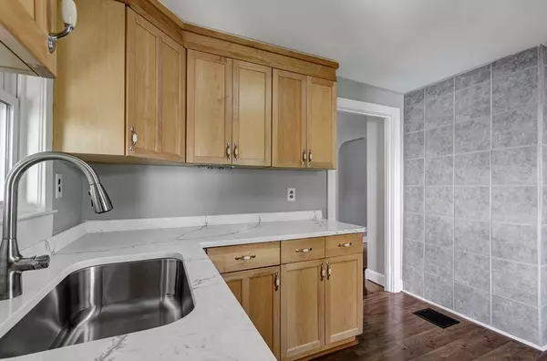 Walpole, MA 02081,1658 Washington St