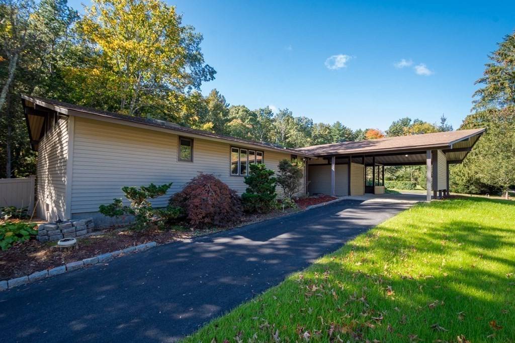 11 Appletree Dr, Plainville, MA 02762