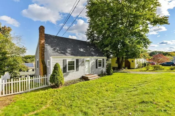 33 Great Hill Dr, Weymouth, MA 02191