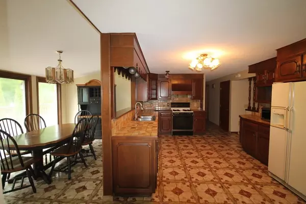 Agawam, MA 01001,67 Chestnut Ln