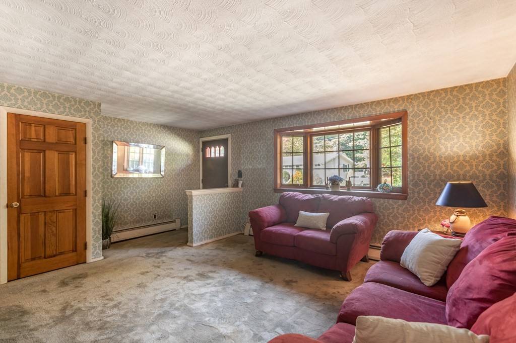 Burlington, MA 01803,5 Robin Hood Lane