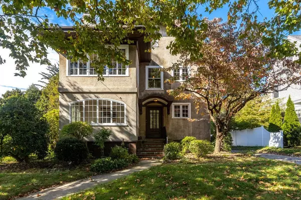 92 Barnard Ave, Watertown, MA 02472