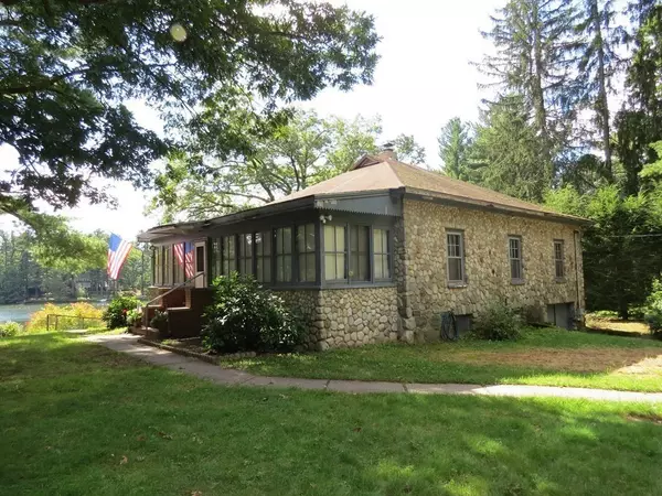 Stow, MA 01775,96 N Shore Dr