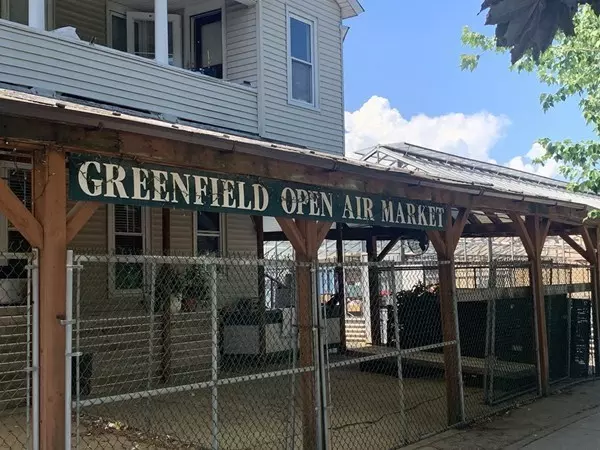 Greenfield, MA 01301,33 Main St