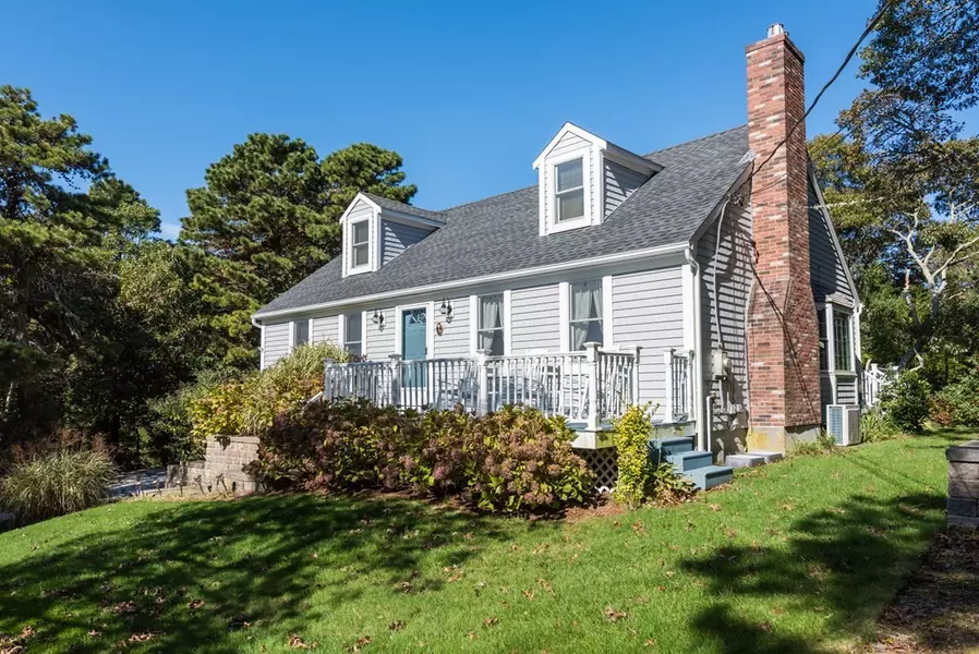 25 Marthas Ln, Harwich, MA 02645