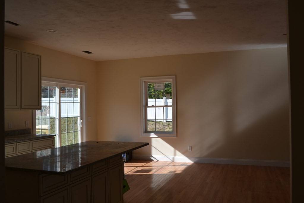 Worcester, MA 01603,21 Carleton St