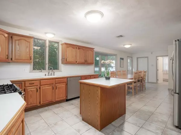 North Reading, MA 01864,6 Winterberry Ln