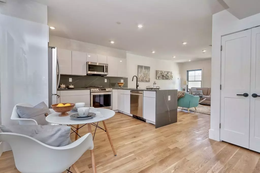 Boston, MA 02128,4 Everett Pl #2