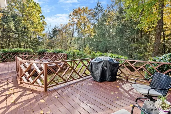 Charlton, MA 01507,115 North Sturbridge Rd