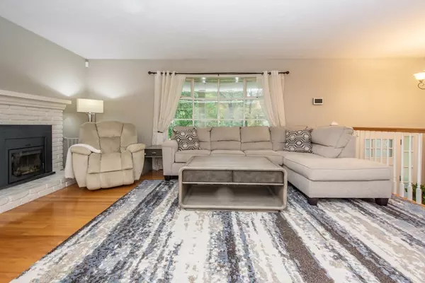 Sutton, MA 01590,25 Colonial Road