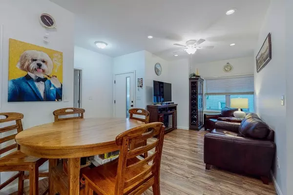 Salem, MA 01970,13 Meadow St #1