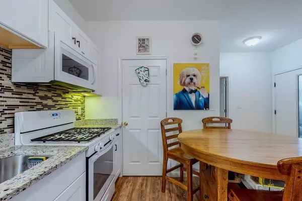 Salem, MA 01970,13 Meadow St #1