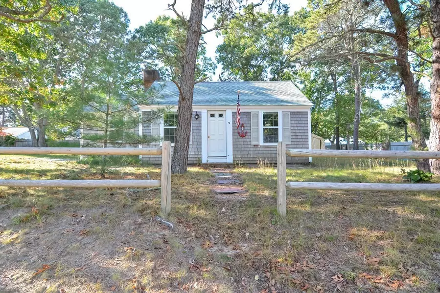 9 Ezras Path, Dennis, MA 02639