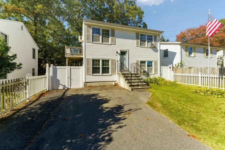 10 Youlden Ave, Cranston, RI 02910