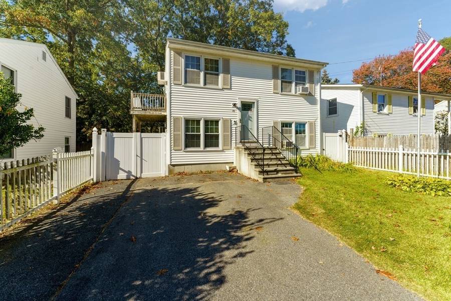 10 Youlden Ave, Cranston, RI 02910