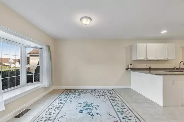 West Boylston, MA 01583,104 Hillside Village Dr #104