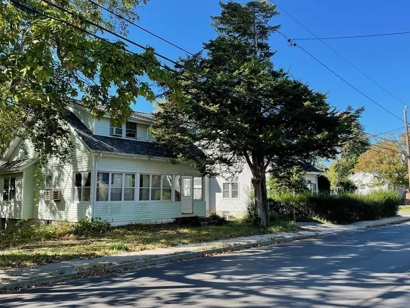 194 High St, Wareham, MA 02571