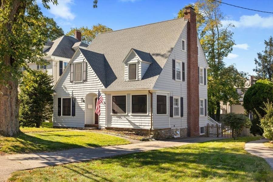 51 Elm St, Hingham, MA 02043