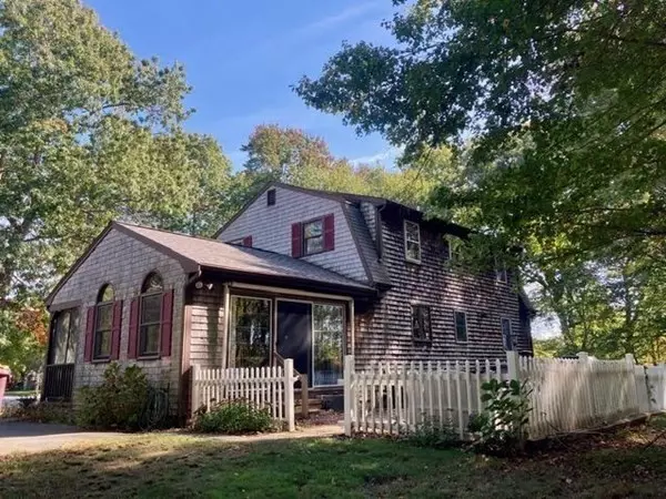 Acushnet, MA 02743,18 Pine Dr