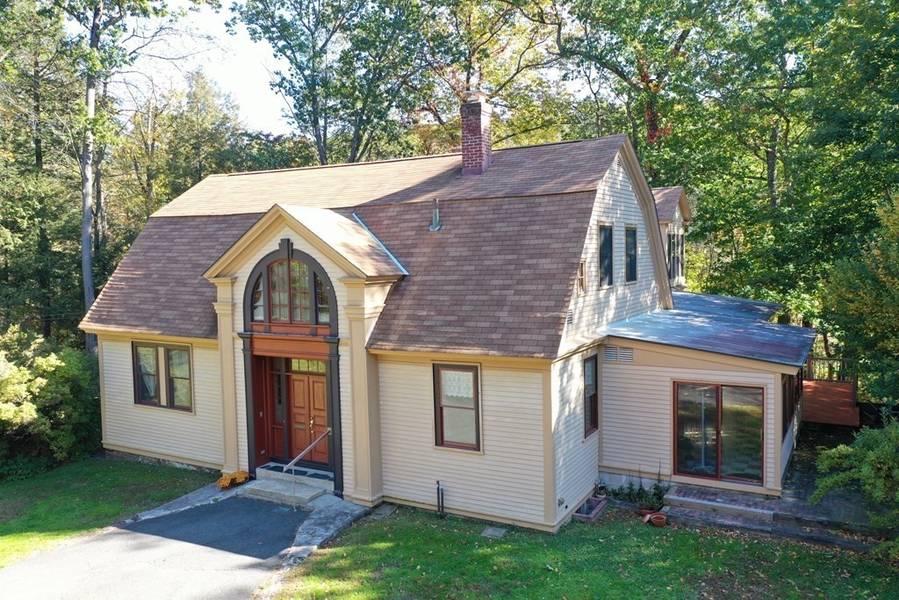 32 Chestnut Hill, Greenfield, MA 01301