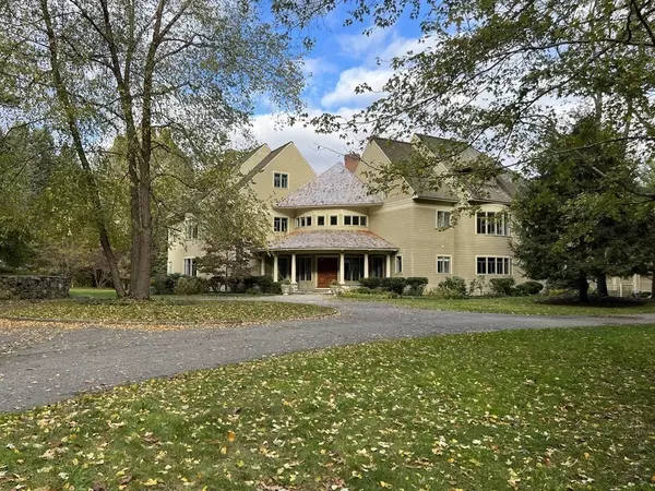 1352 Monument Street, Concord, MA 01742