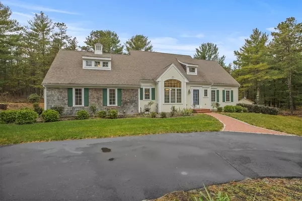 2 Pine Needle Ln, Wareham, MA 02571