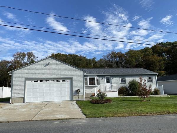 14 Holly Ln, Westport, MA 02790