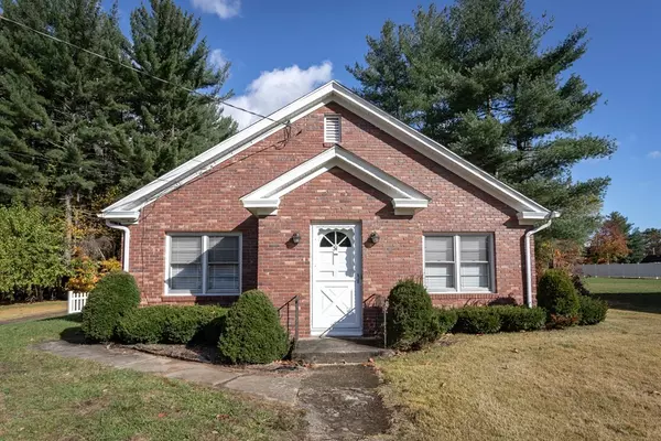 31 Sunset Dr, Westfield, MA 01085
