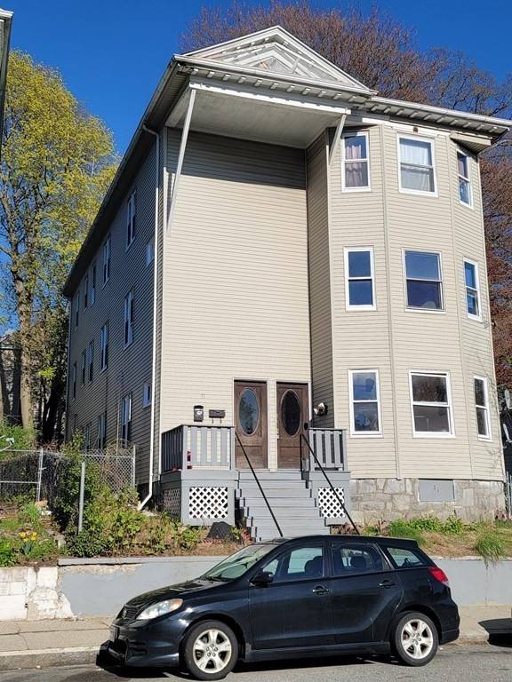 31 Freeland St, Worcester, MA 01603