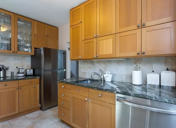 Brookline, MA 02446,30 Summit Avenue #3