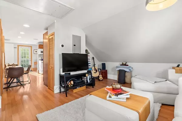 Salem, MA 01970,16 Willow Ave #3