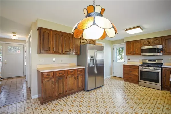 Westfield, MA 01085,20 W Glen Dr