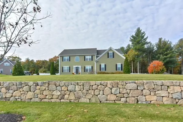 12 Lawton Ln, Foxboro, MA 02035