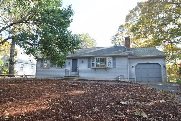 60 Country Cir, Dennis, MA 02660