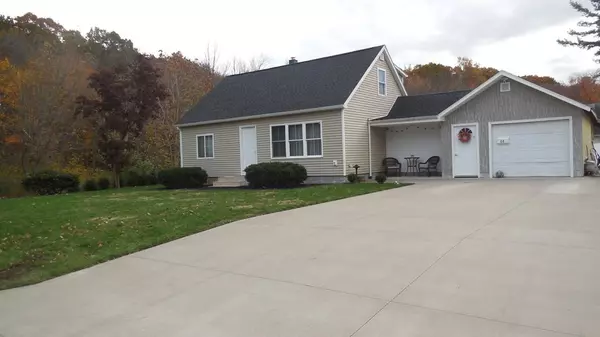 68 Washington Ave, Agawam, MA 01001