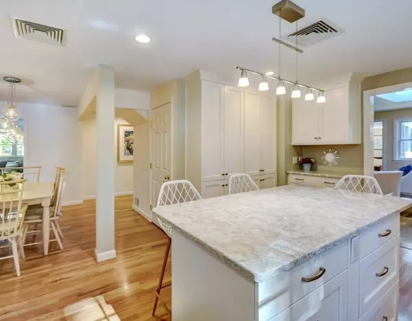 Acton, MA 01720,3 Clover Hill