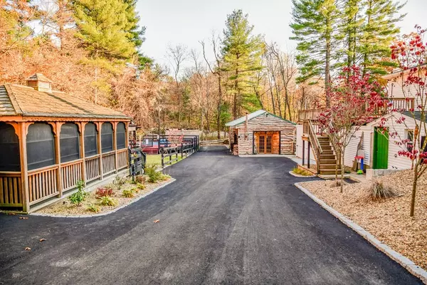 Sutton, MA 01590,387 Putnam Hill Rd