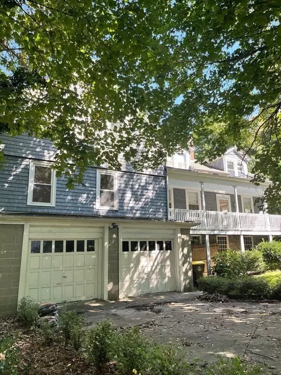 28 Chaloner St #1, Fall River, MA 02720