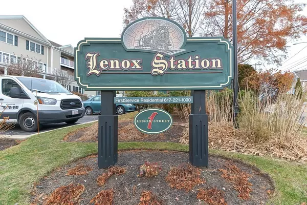 1 Lenox St #314, Norwood, MA 02062