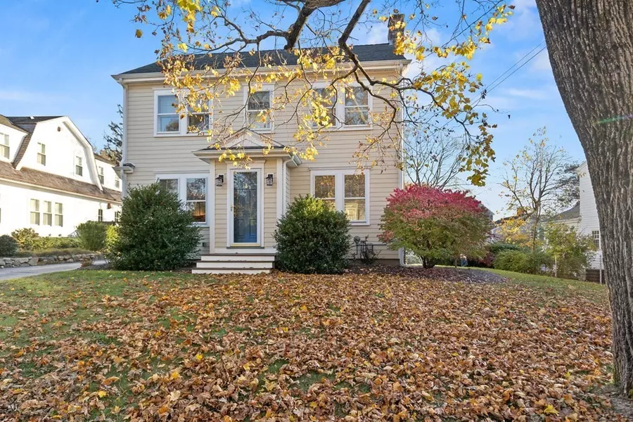 26 Garrison Rd, Hingham, MA 02043